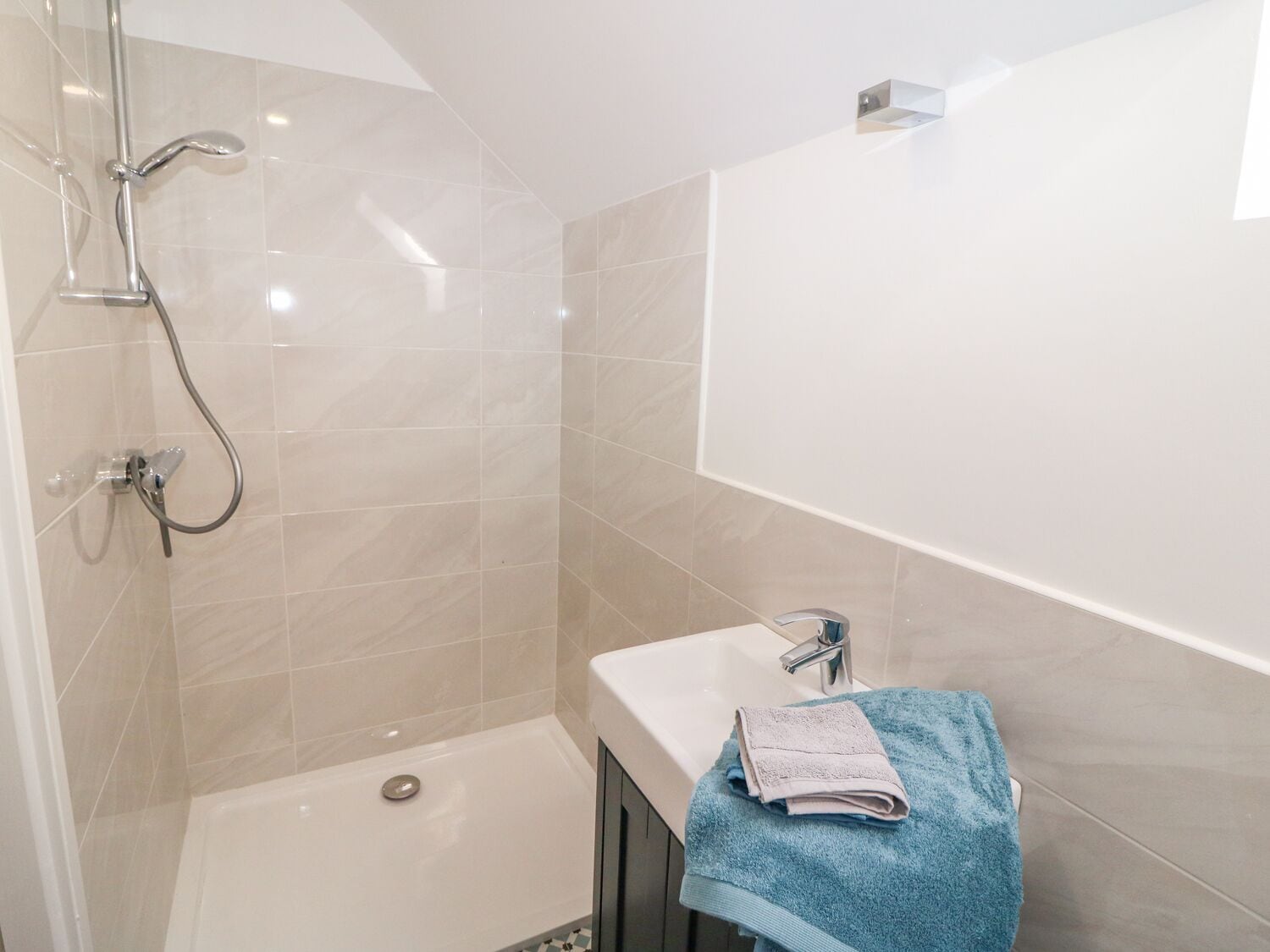 Cottage | Bathroom | Shower