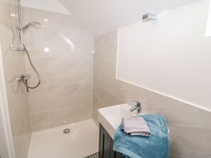 Cottage | Bathroom | Shower - Old Village Barn (Woodford)
