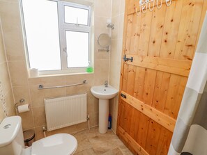 Cottage | Bathroom | Shower