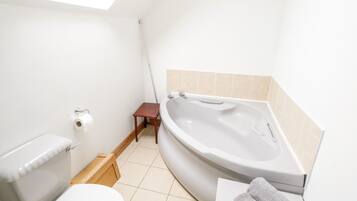 Cottage | Bathroom | Shower
