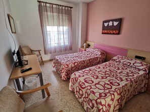 Free WiFi, bed sheets - Hostal Talavera (Talavera la Real)