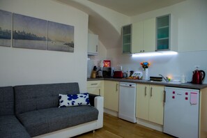 Refrigerador, microondas, parrilla de estufa y lavavajillas 