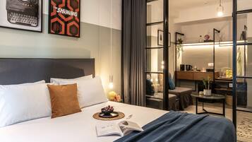 Suite estudio superior, balcón (Soul) | Ropa de cama de alta calidad y colchones con acolchado adicional