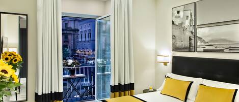 Habitación Deluxe, vista a la ciudad (FINESTRELLA DI MARECHIARO) | Sábanas de algodón egipcio, ropa de cama de alta calidad y minibar