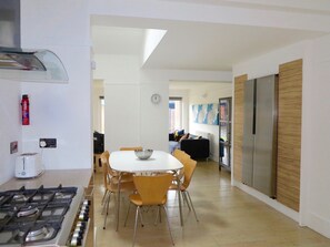 Interior - Contemporary home, 4 bedrooms, near beach and forest. New Forest, South coast. (Highcliffe)