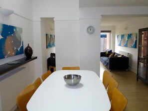 Dining - Contemporary home, 4 bedrooms, near beach and forest. New Forest, South coast.  (Highcliffe)