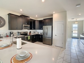 Coffee/tea maker, fridge, microwave, oven - Barefoot Villa | Gated Resort Style Community (Osceola)