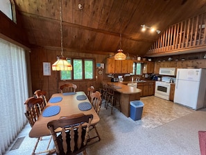 Fridge, microwave, oven, stovetop - Boonerang Chalet near Boone & Blowing Rock - Wi-Fi (Blowing Rock)