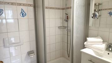 Hårføner, håndklær, såpe og toalettpapir