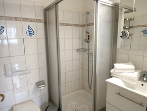 Hårtørrer, håndklæder, Sæbe, Toiletpapir