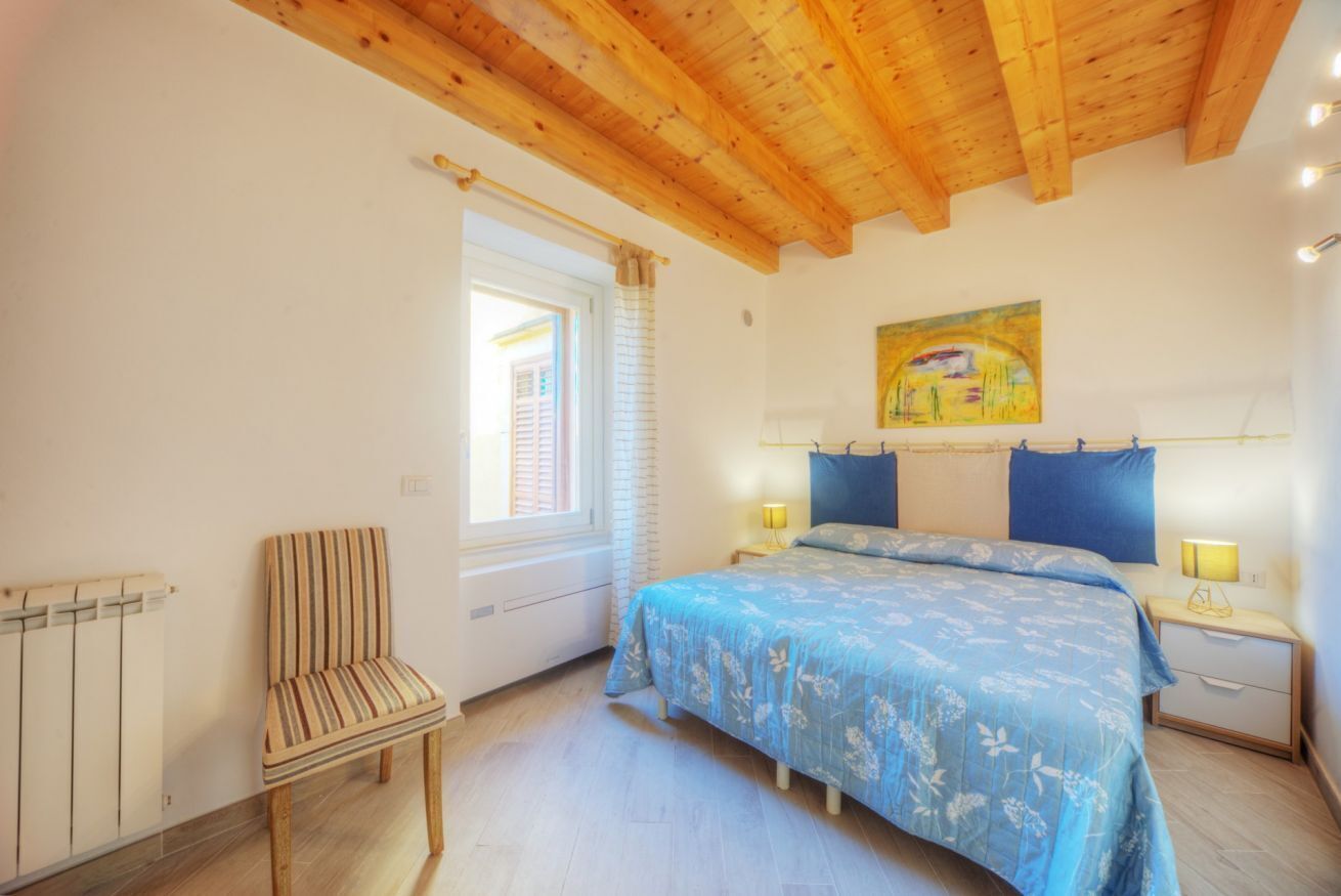 2 bedrooms, desk, iron/ironing board, WiFi