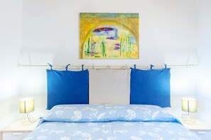 2 bedrooms, desk, iron/ironing board, WiFi