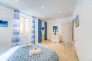 2 室のベッドルーム、デスク、アイロン / アイロン台、WiFi