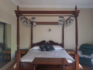 Room, Pool View | In-room safe, desk, laptop workspace, iron/ironing board - Upper Houghton Guesthouse (Johannesburg)