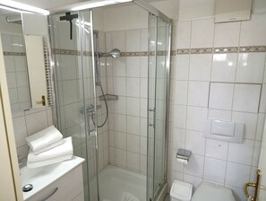 Hårtørrer, håndklæder, Sæbe, Toiletpapir