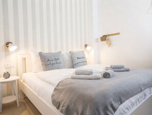 2 室のベッドルーム、セーフティボックス (室内)、WiFi、ベッドシーツ