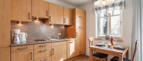 冷蔵庫、電子レンジ、オーブン、食器洗い機