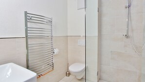Appartamento | Bagno | Doccia, asciugamani