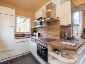 Private kitchen - Attractive Chalet on the Slopes (Sankt Georgen am Kreischberg)