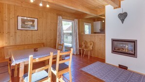 Dining - Modern Detached Wooden Chalet With Sauna Near the Kreischberg ski Area (Stadl-Predlitz)