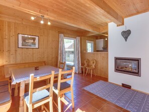 Dining - Modern Detached Wooden Chalet With Sauna Near the Kreischberg ski Area (Stadl-Predlitz)