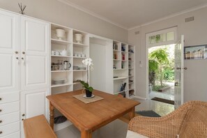 Shared kitchen - The George and The Woodbourne (Knysna)