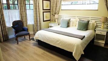 Minibar, free WiFi, bed sheets