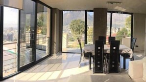 Standard Studio, 1 Bedroom | In-room dining - 17 On Upper Bloem (Cape Town)