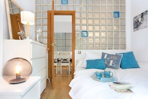 3 bedrooms, iron/ironing board, free WiFi, bed sheets - Stay U-nique Apartment Provença (Barcelona)