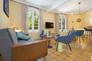 TV - Stay U-nique Apartment Floridablanca (Barcelona)