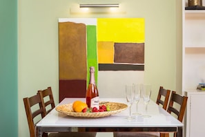 In-room dining - Stay U-nique Apartments Provença II (Barcelona)
