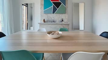 Apartment (4 Bedrooms) | Dining