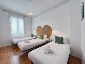 公寓 (4 Bedrooms) | 4 多间卧室、办公桌、熨斗/熨衣板、免费婴儿床