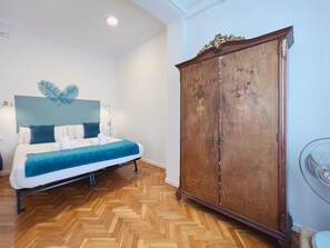 Apartment (4 Bedrooms) | 4 Schlafzimmer, Schreibtisch, Bügeleisen/Bügelbrett
