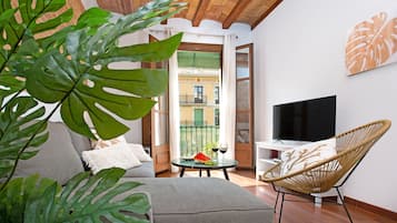 Apartment (3 Bedrooms) | Living room | TV