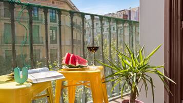 Apartment (3 Bedrooms) | Balcony