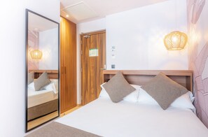 Minibar, in-room safe, individually decorated, individually furnished
