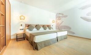 Minibaari, tallelokero huoneessa, yksilöllisesti sisustettu