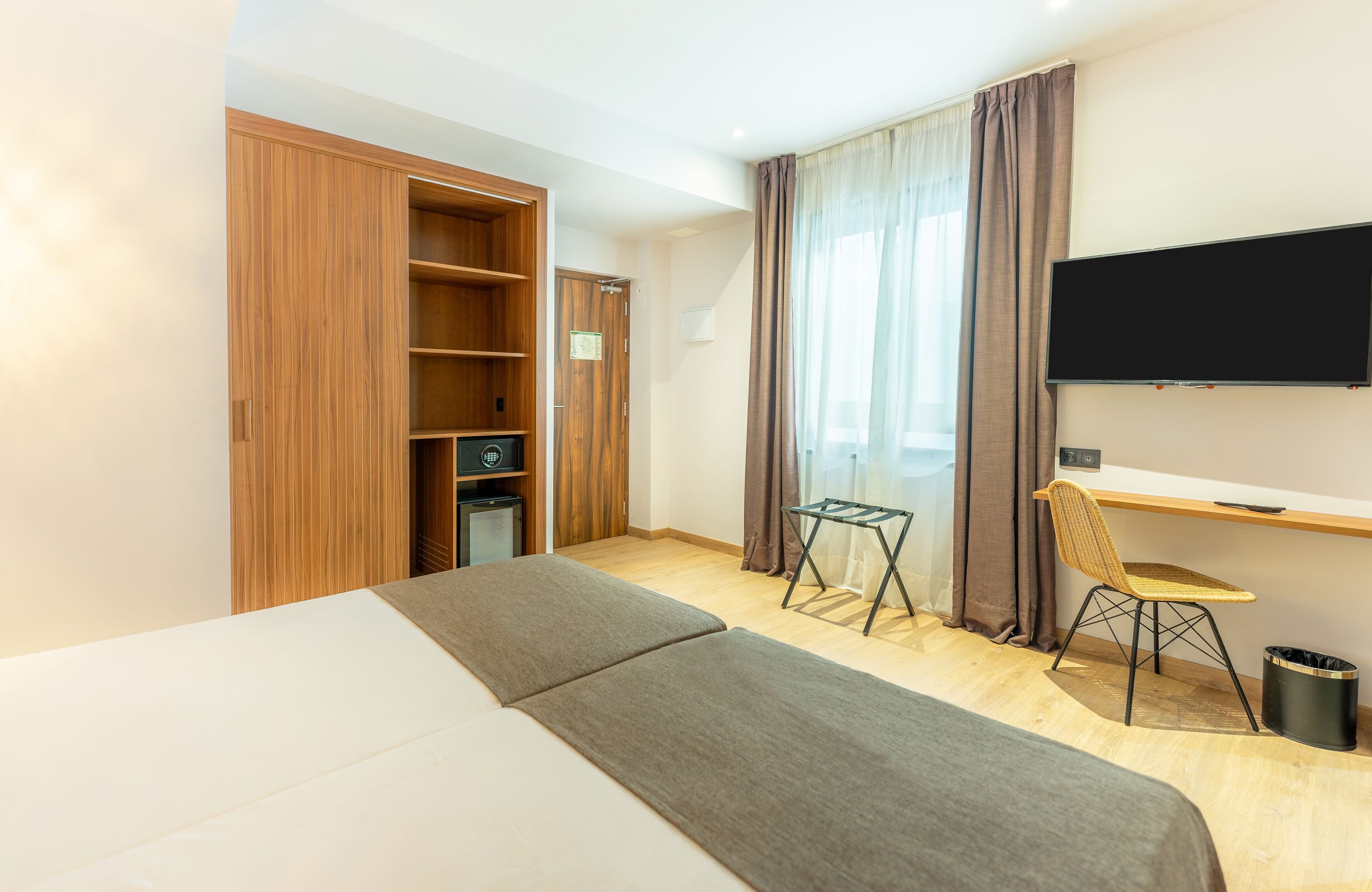 standard double room | 1 bedroom, minibar, in-room safe, individually decorated