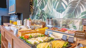 Petit déjeuner buffet (14 EUR par personne)