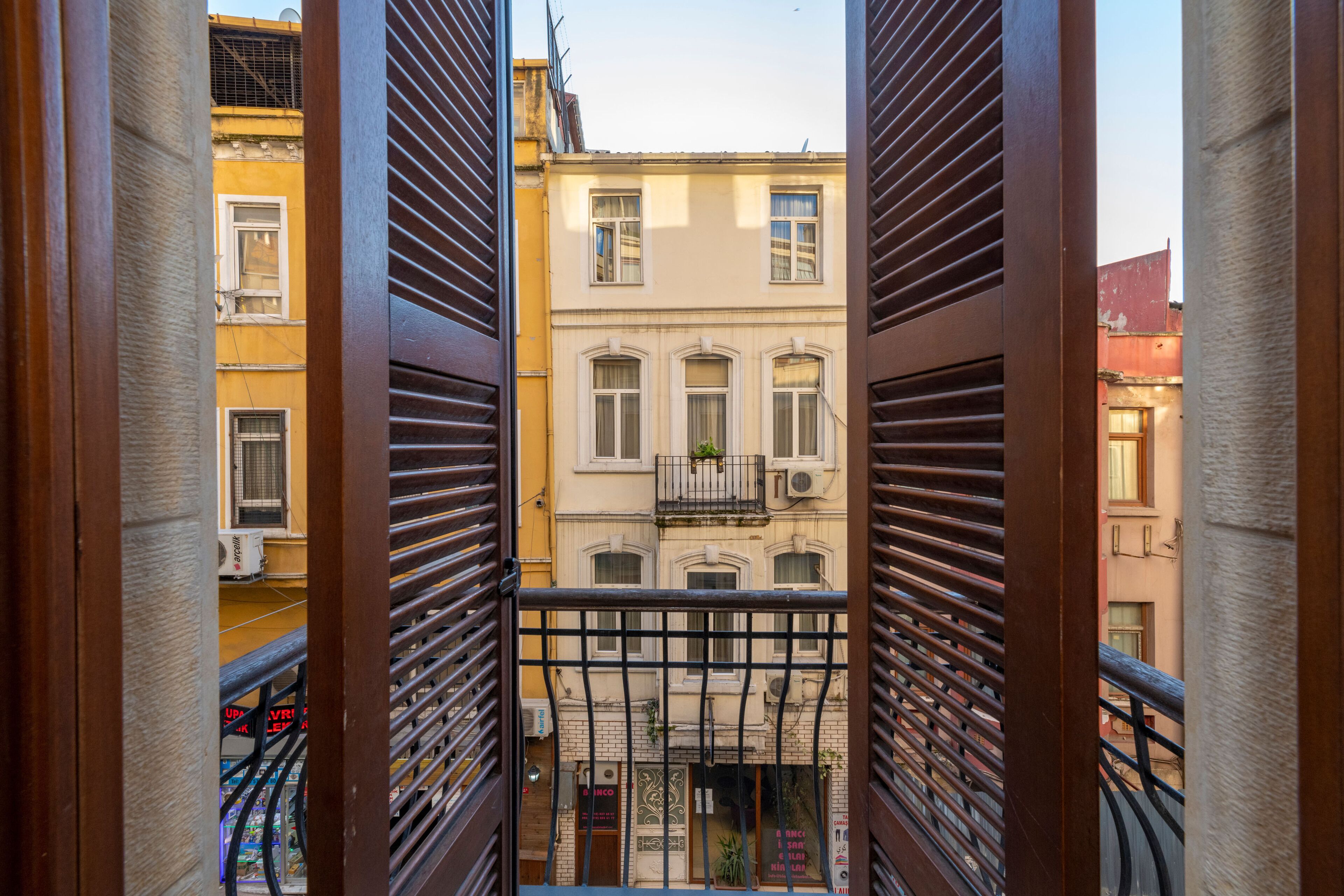 Superior Family Room |   高級寢具、房內夾萬、書桌、手提電腦工作空間