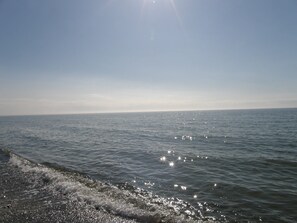 På stranden
