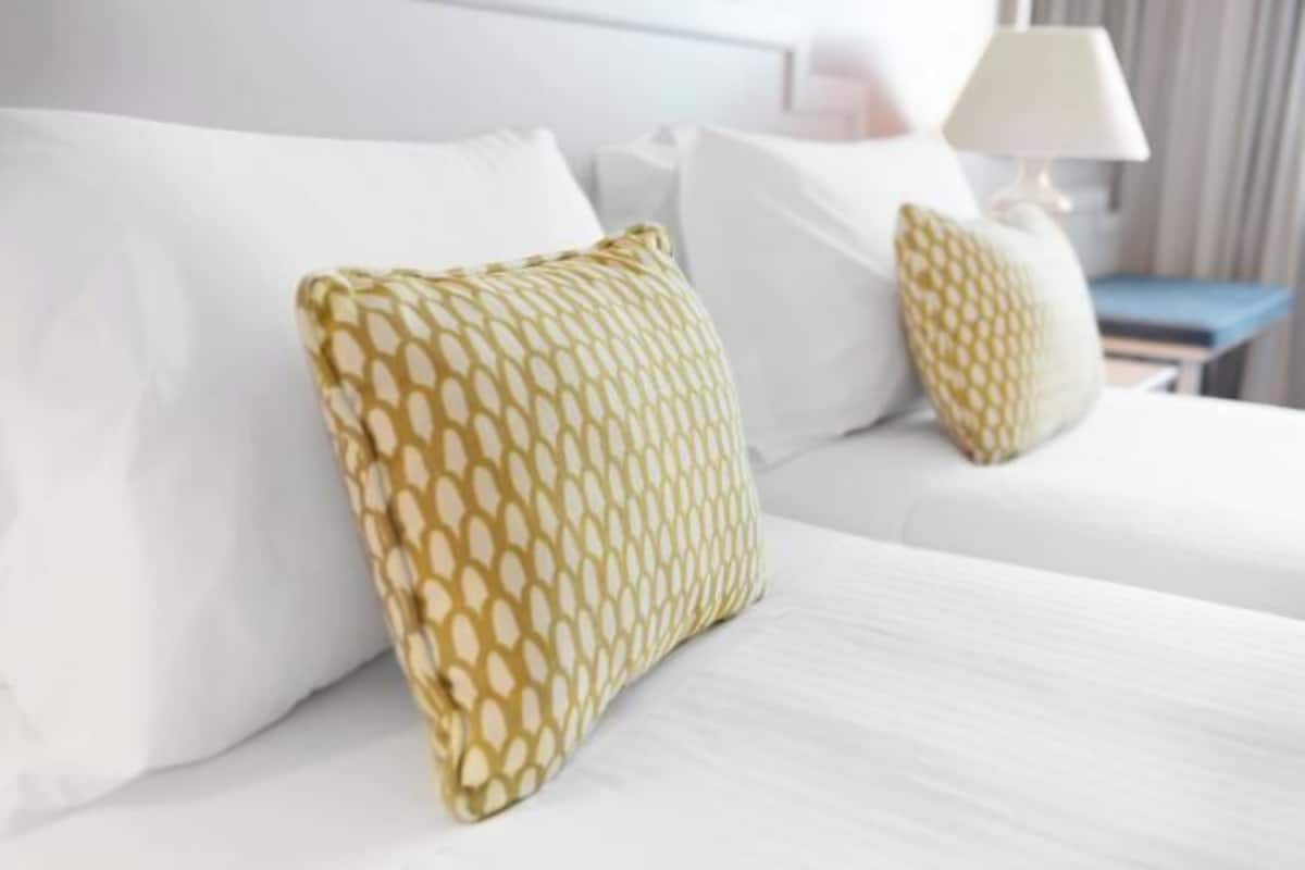 Hypo-allergenic bedding, minibar, in-room safe, desk