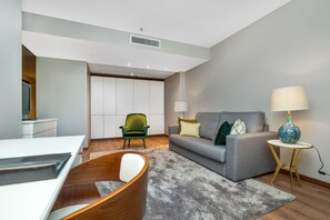 Studio | Private kitchenette | Fridge, microwave, stovetop, electric kettle - Gaia Residence (Vila Nova de Gaia)