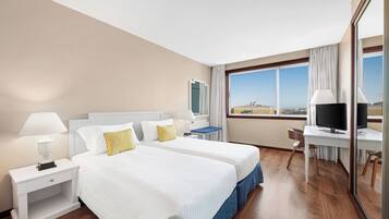 Allergitestet sengetøy, minibar, safe på rommet og skrivebord