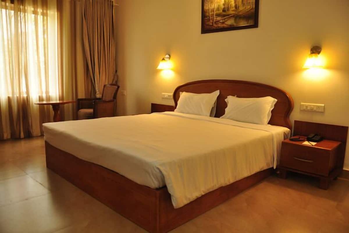 Premium bedding, in-room safe, desk, soundproofing