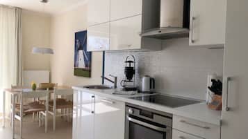 Kühlschrank, Ofen, Herdplatte, Geschirrspüler