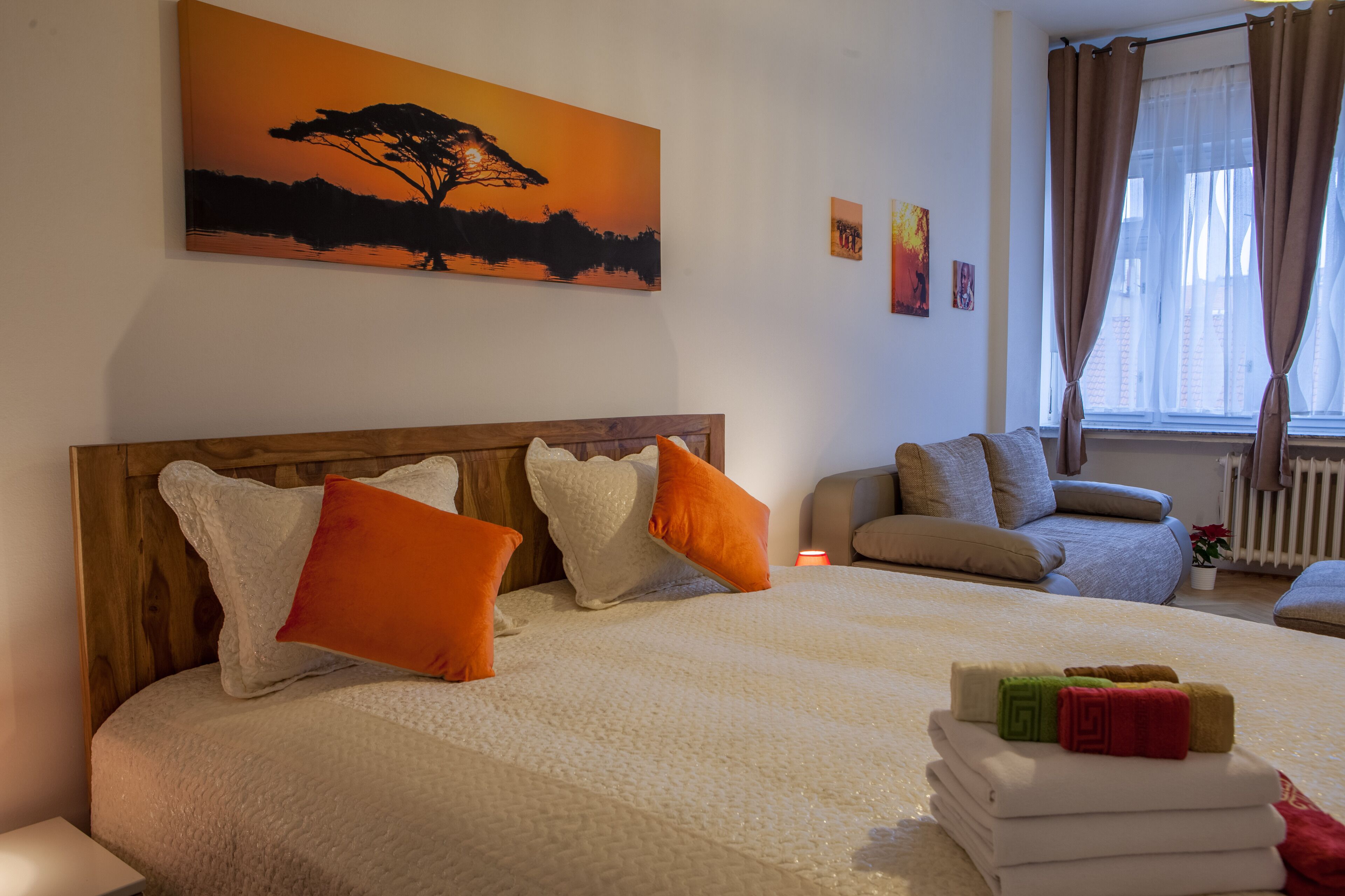 2 bedrooms, iron/ironing board, WiFi