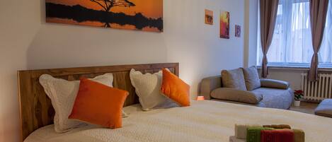 2 bedrooms, iron/ironing board, WiFi