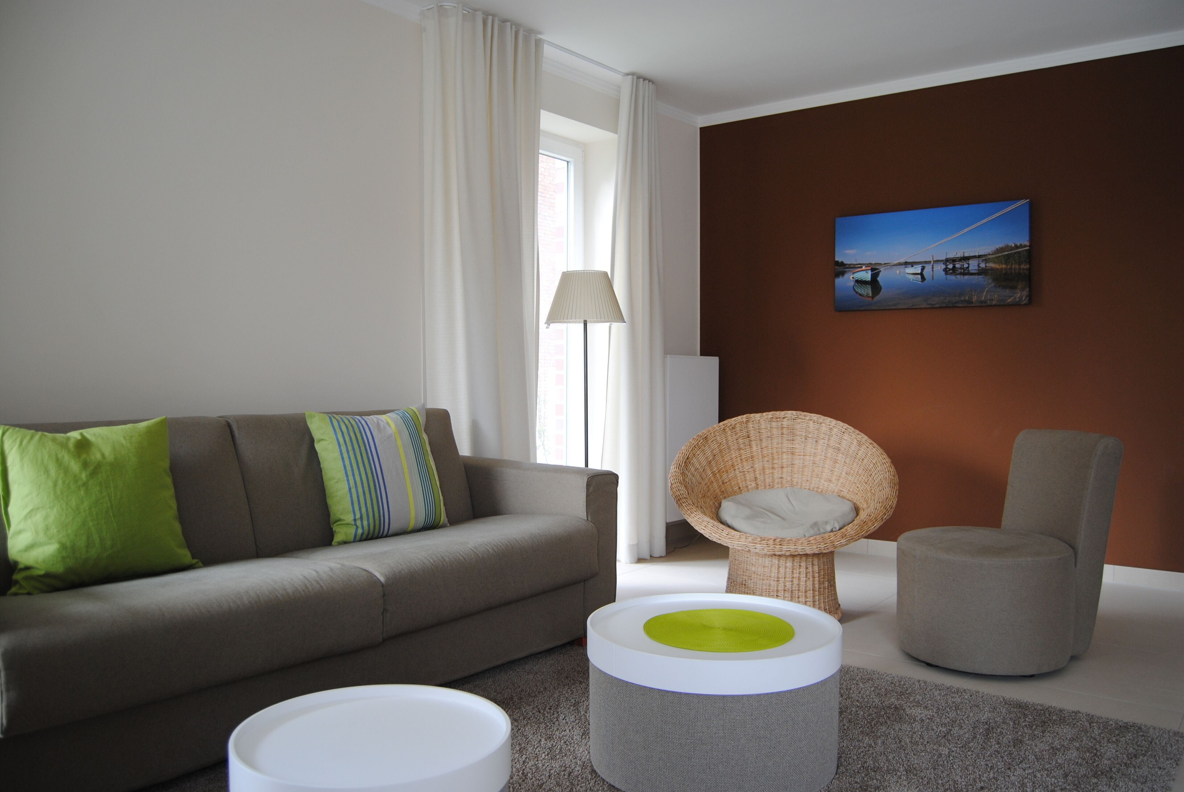 Fernseher, DVD-Player, Musikbibliothek, Stereoanlage